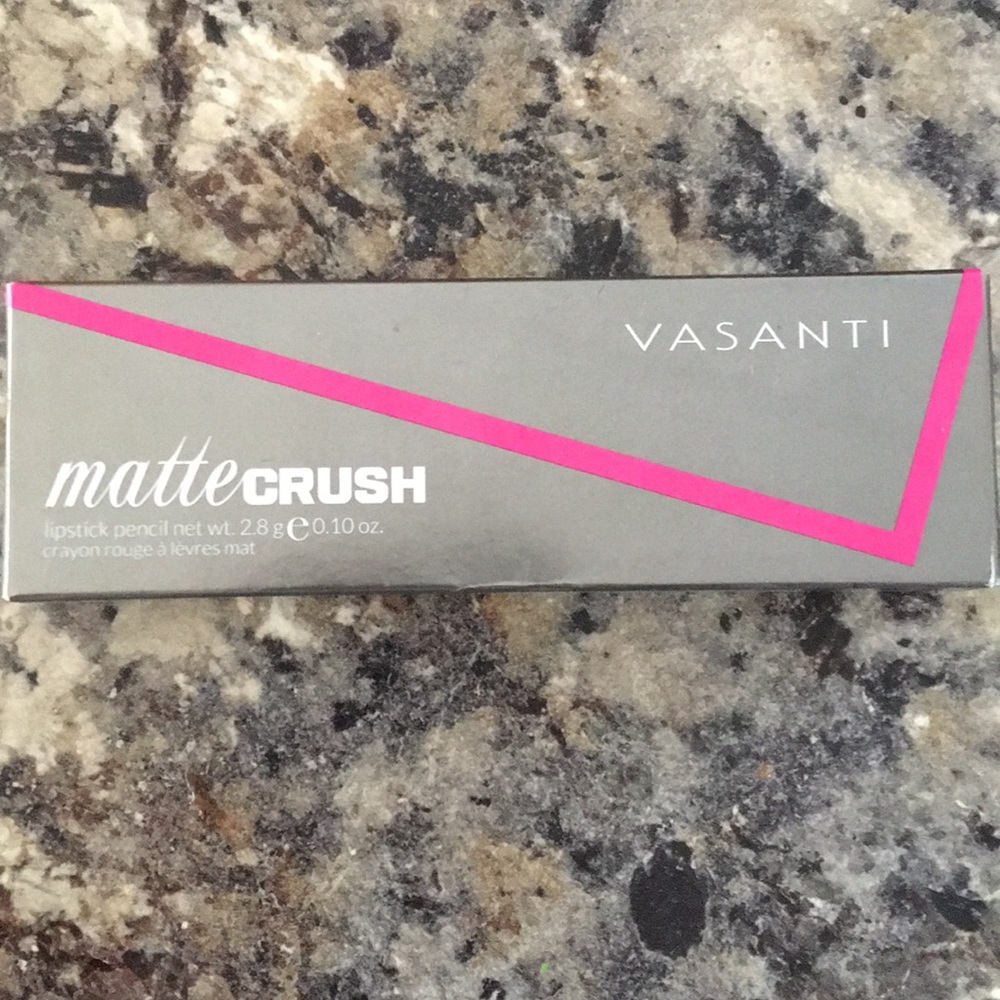 Vasanti lipstick pencil in “its your mauve”.